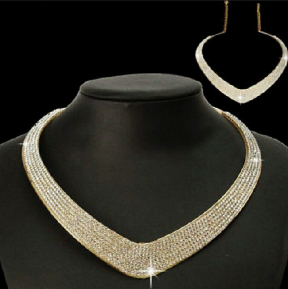 5🌟Rated! SALE!💎Pavé Crystal Bib Necklace💎 - Picture 3 of 3